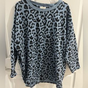 Umgee Women’s Oversized Crewneck Shirt Cheetah Size medium blue black